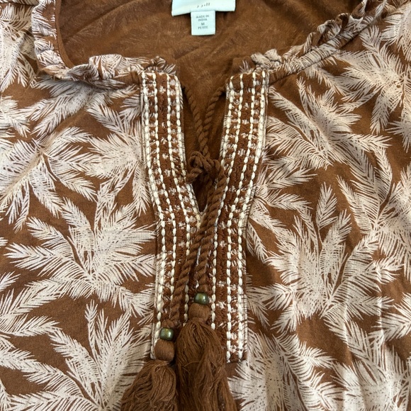 Bellissima Tasseled Top Peasant Blouse Tassel Split Neck Floral- Medium Petite - Picture 7 of 8